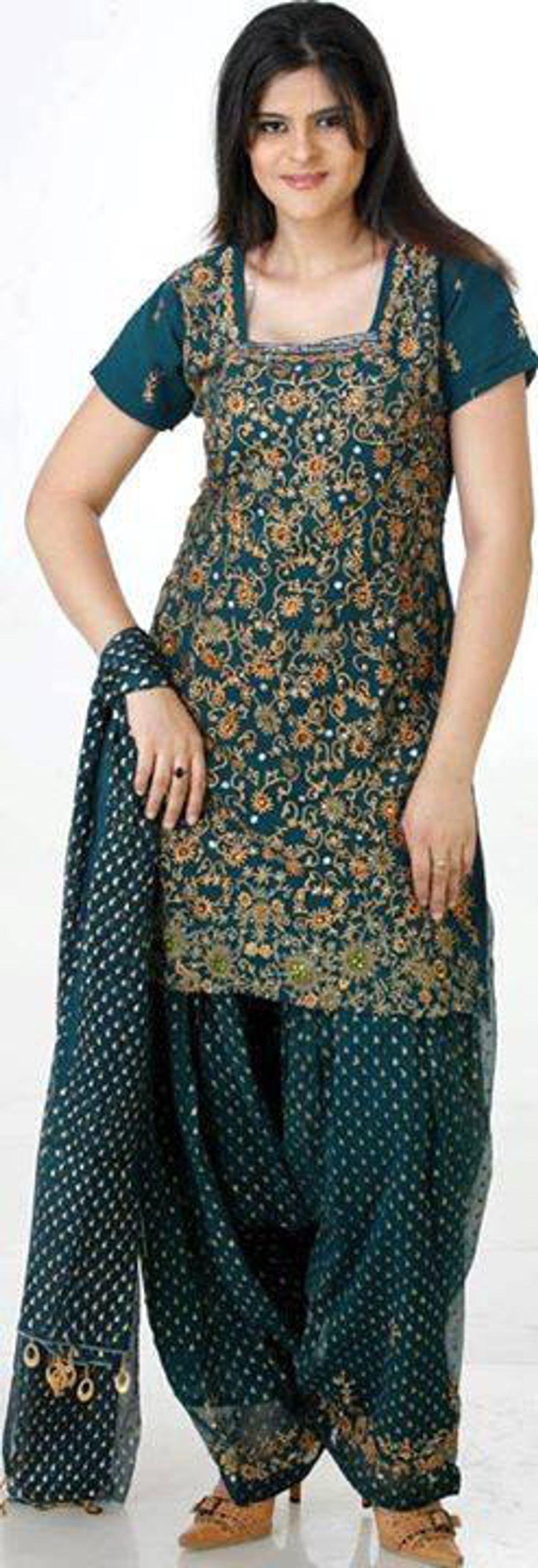 7 Gorgeous Cultural Dresses Of South Asia 7 Gorgeous Cultural Dresses Of South Asia