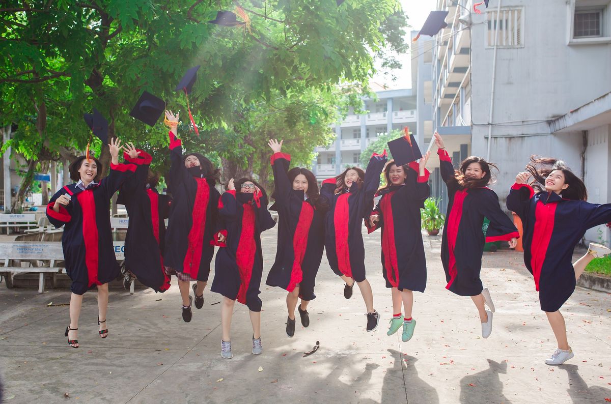 73 Thoughts All Fall Grads Have On Entering Their Last Month Of College