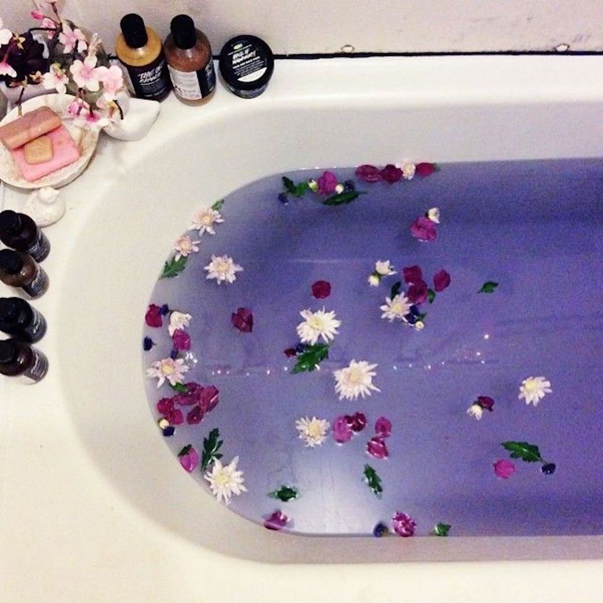 7 Reasons That Baths Are Important Part Of Some College Girls' Lives