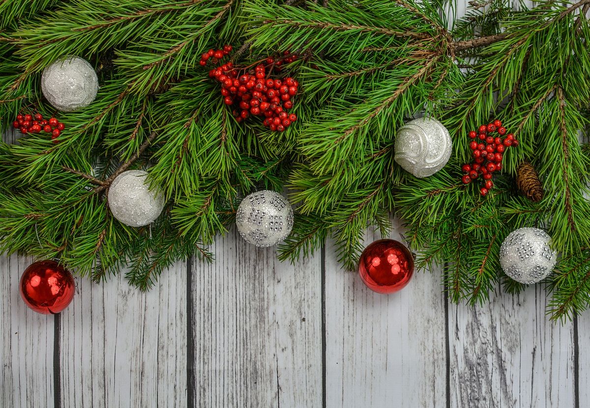 7 Holiday Greetings Besides "Merry Christmas"