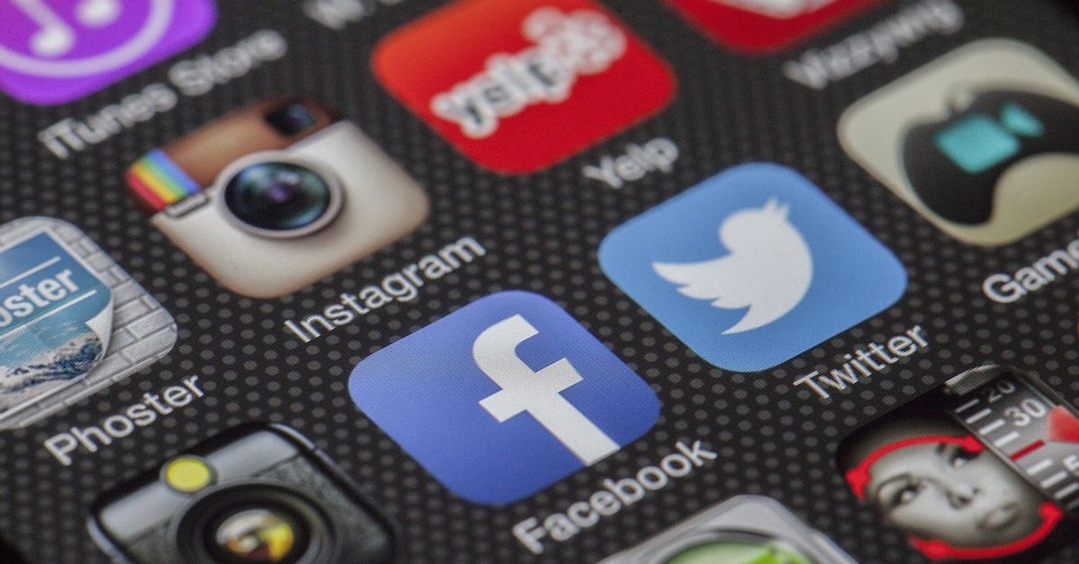 The Negative Impacts Social Media Has On Society