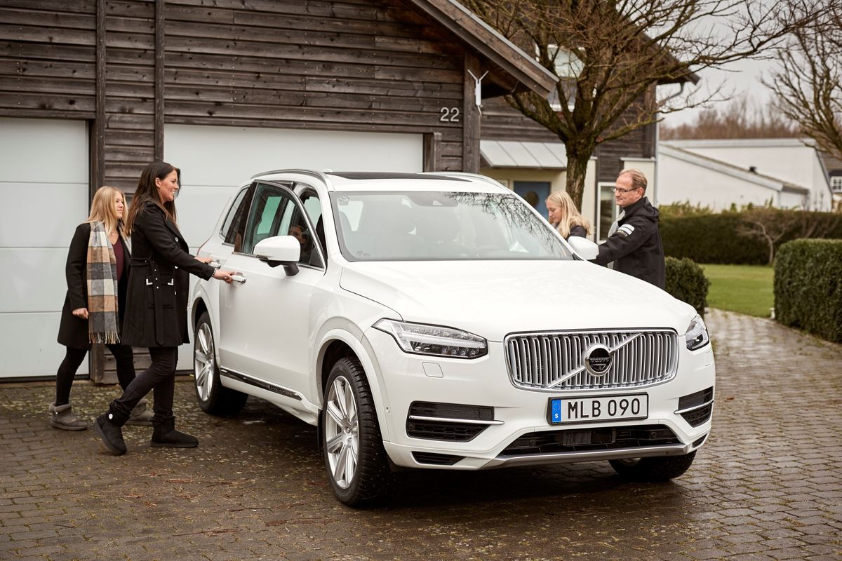 Volvo takes self-driving car experiment on four-year detour