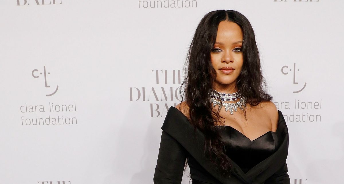 Photos Of Rihanna Walking On Precarious Surfaces Has Twitter Asking Questions