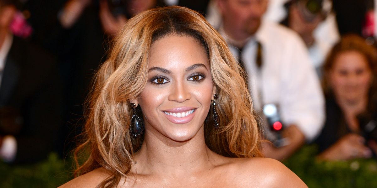 Beyoncé's Golden Gown Was Unsurprisingly Inspired By a Queen