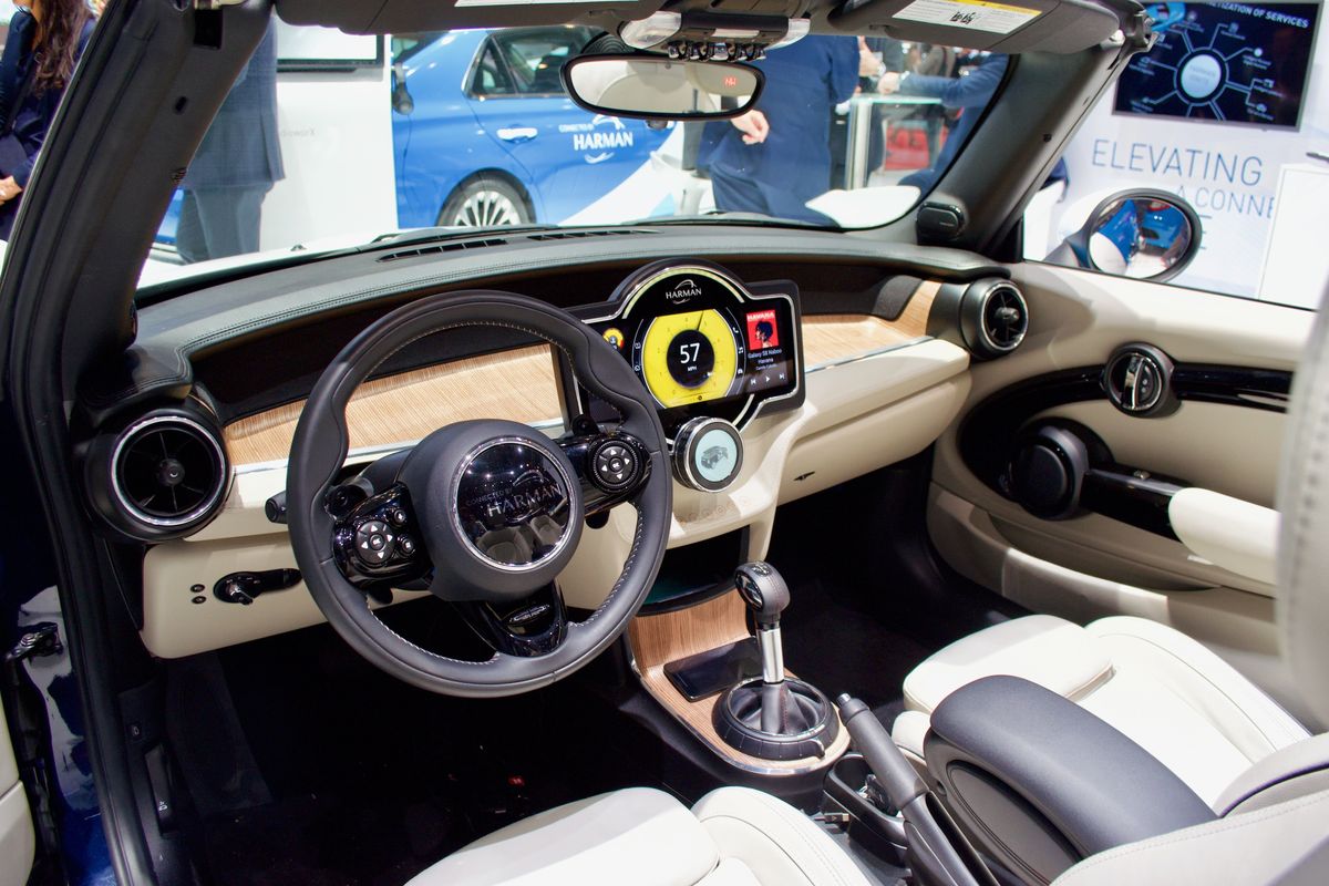 Harman's 'digital cockpit' for Mini is a lesson in good car dashboard design
