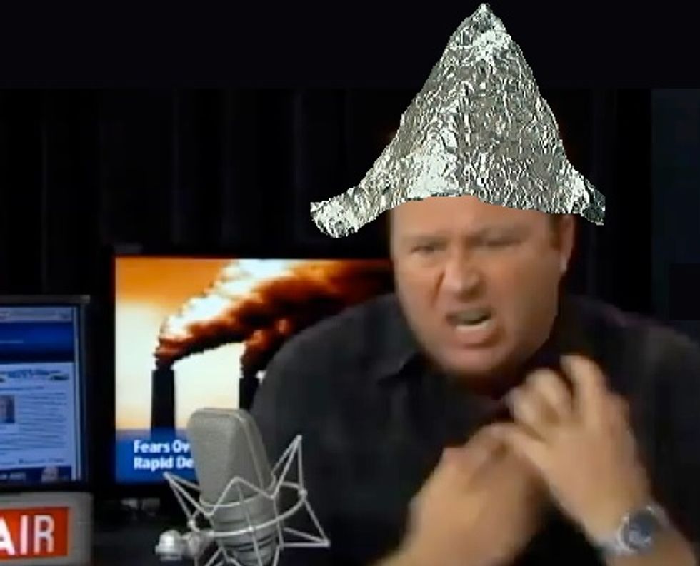 Alex Jones Is Advising Trump On How Hillary Clinton Will Use Chemtrails To Steal The Election