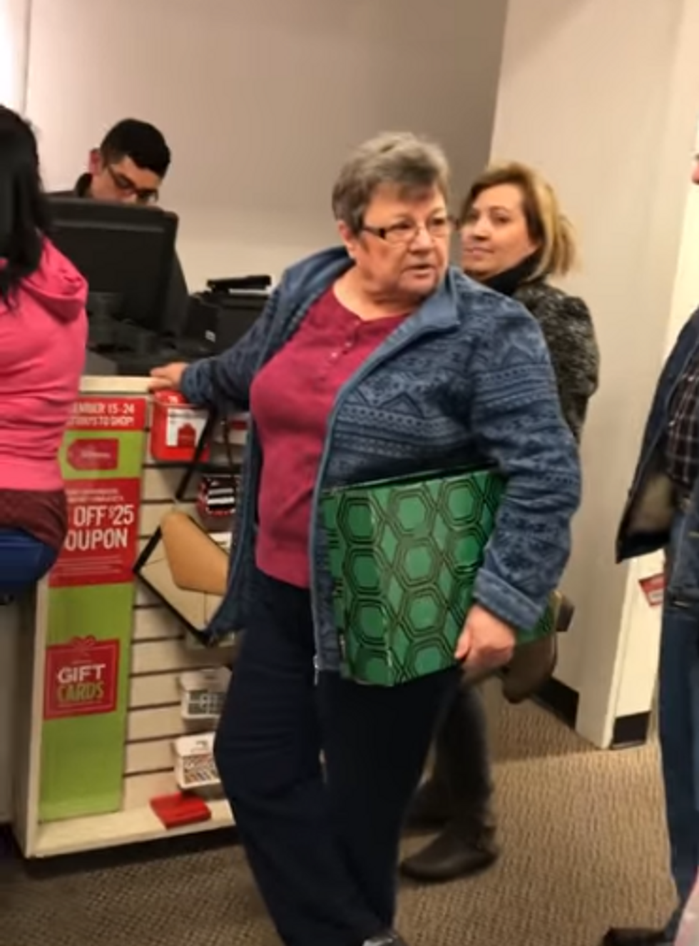 Racist Mall Lady Will Never Get To Go To The Mall EVER AGAIN!