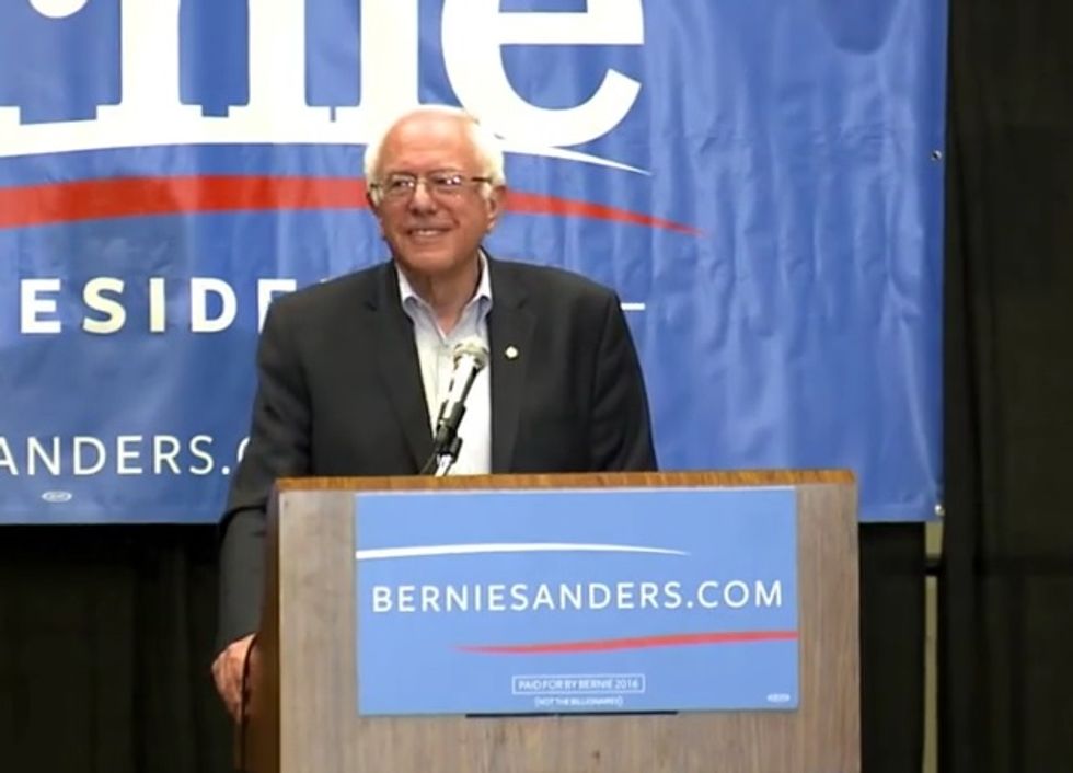 Total Joke Bernie Sanders Draws Ten Thousand For Wisconsin Rally, LOL What A Joke