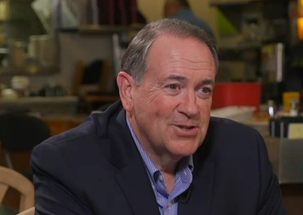 Mike Huckabee Still Hearts Duggars Cuz 18 Of Them Probably Aren't Kid-Diddlers