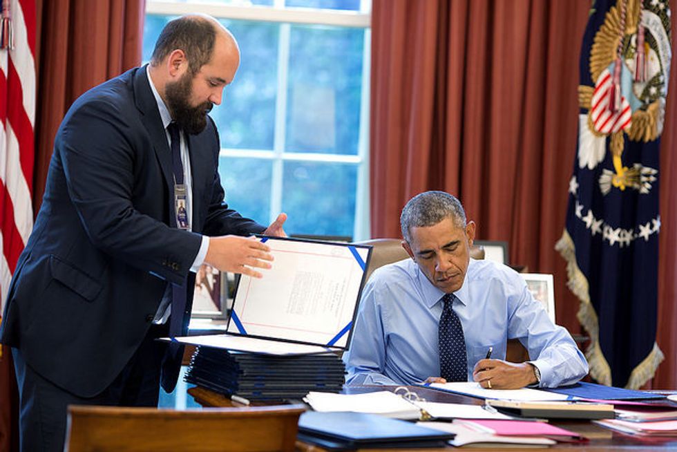 Wonkette Writes Wingnut Letters To President Obama, About How He Is A Idiot