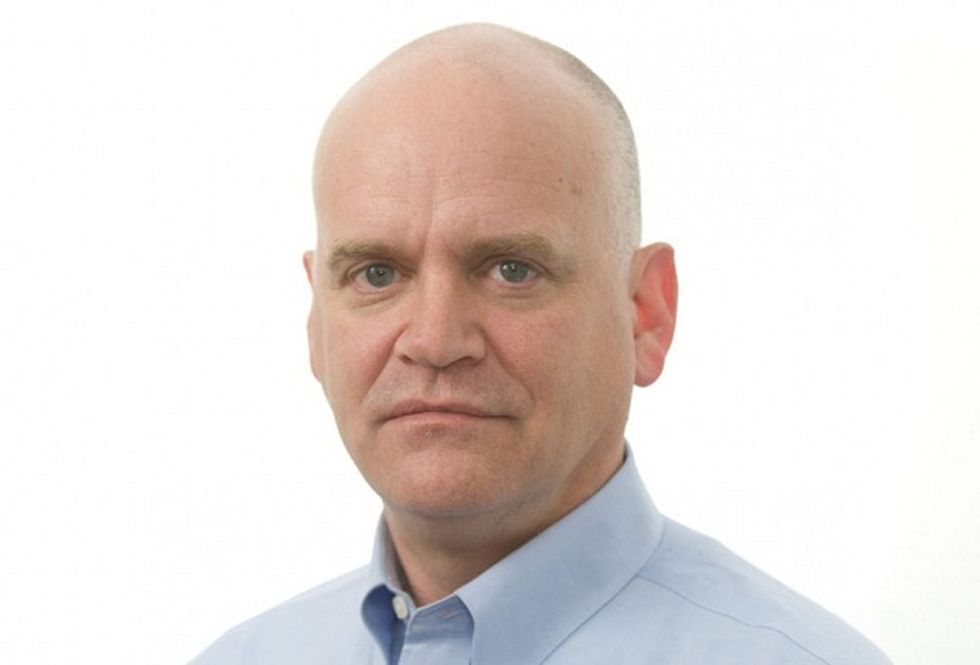 Serious Pundit Ron Fournier Tries To Defend Himself, Re-Steps On His Own Dick