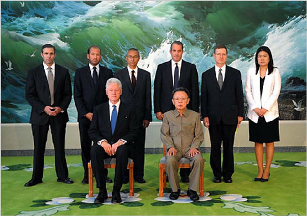 Bill Clinton and Lil' Kim In World's Worst Sea World Vacation Photo