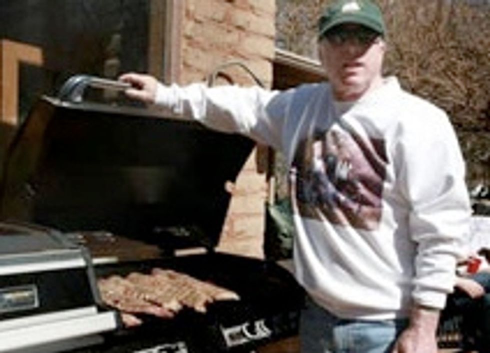 John McCain Goes Back To Cookin' Ribs