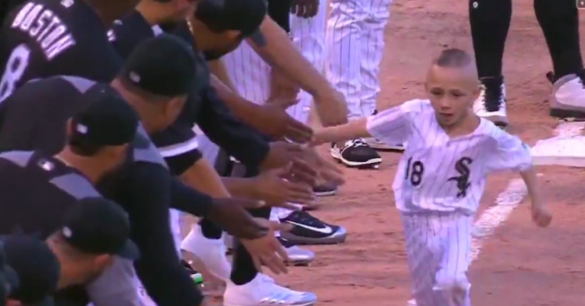 7-Year-Old Cancer Patient Get His Wish Of Playing With The White Sox, Cheered On By An Entire Stadium ❤️