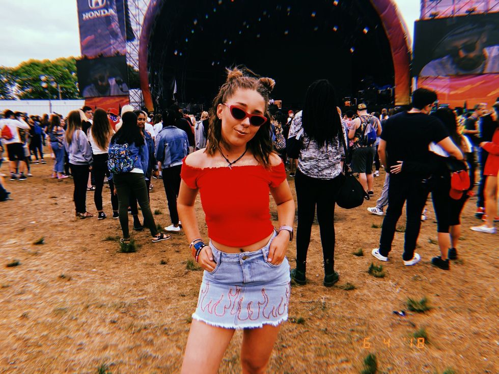 hipster woman partying at governors ball music festival