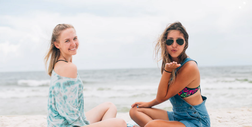 How To Deal If You Don't Like Your Best Friend's S.O. (And Yeah, You Might Just Have To Deal)