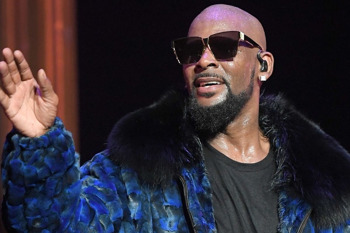 R. Kelly Finally “Admits It”