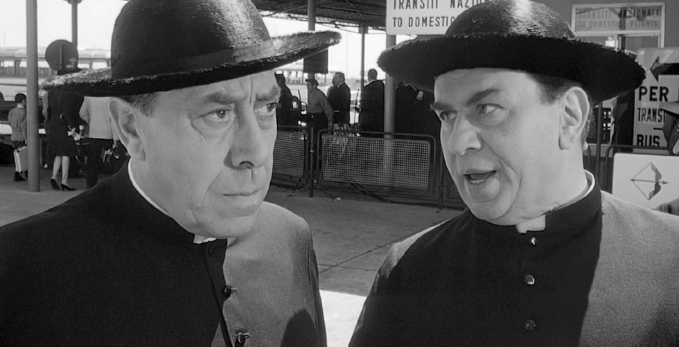 Neanche un prete per chiacchierare. Ma 9 italiani su 10 vogliono don Camillo