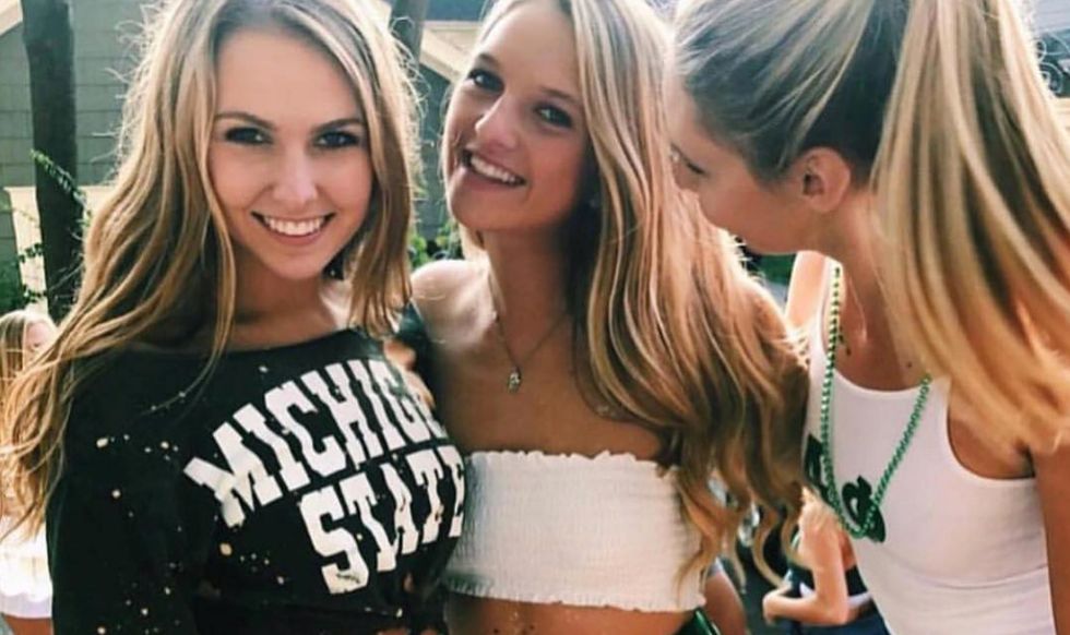 7 Cute Tailgate Outfits For Lazy College Girls, Because Saturdays Are For Being Comfortably Cute