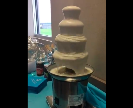 Epic white gravy fountain makes an appearance at Arkansas wedding It