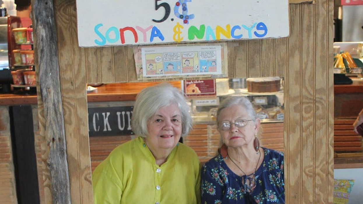 These two Alabama women set up their own advice stand, like Lucy in 'Peanuts'