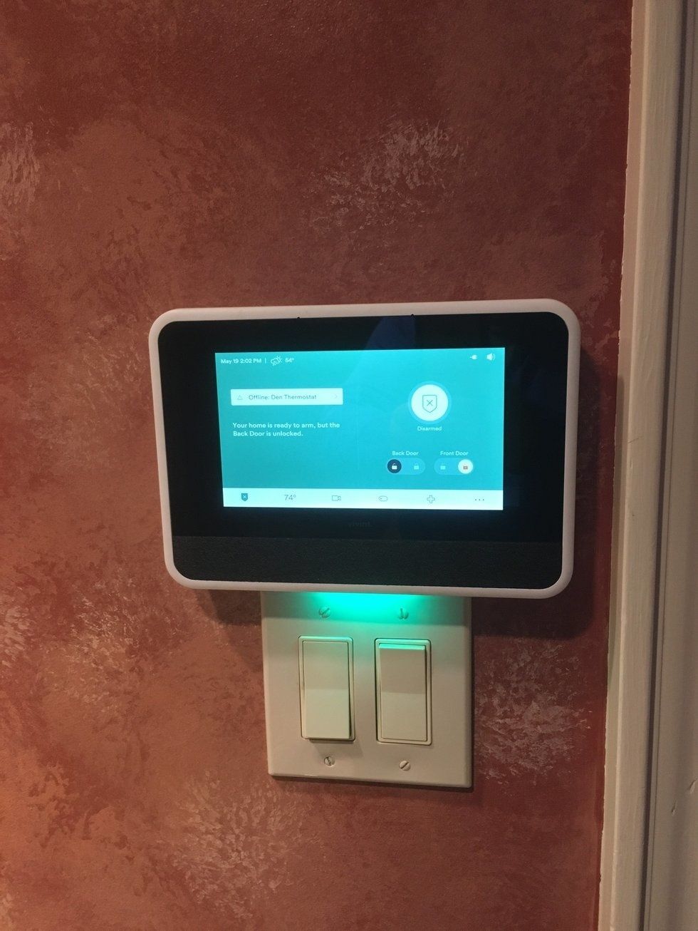 See How Easy it is to Operate Vivint Smart Hub in your Smart Home