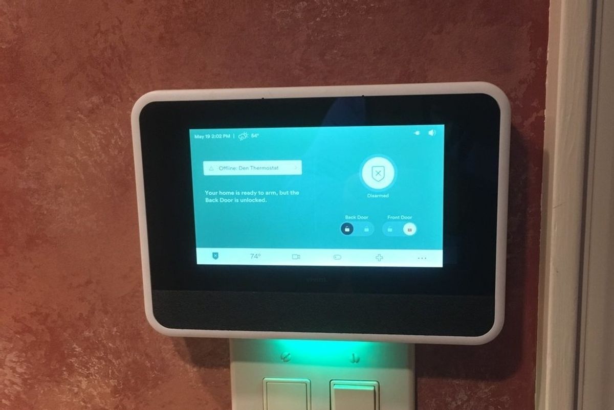 See how easy it is to use Vivint Smart Hub in today's smart home