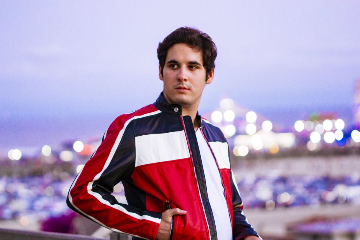 Premiere | Brett Cameron Hangs Onto Dying, Flaking 'Roses in the Backseat'