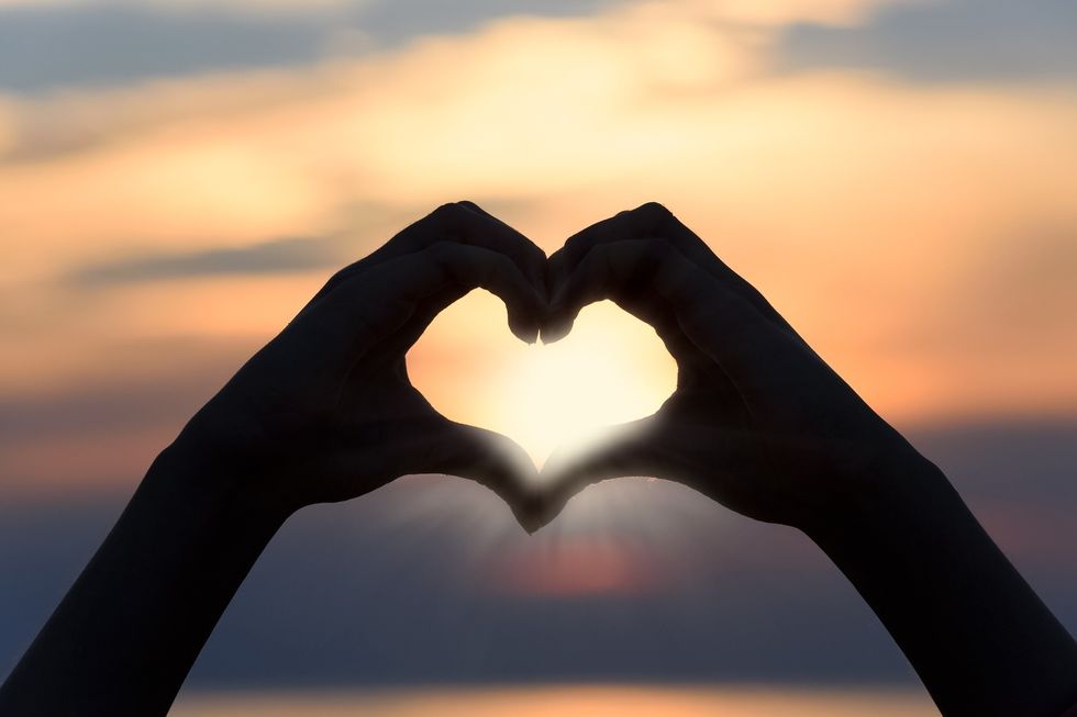 https://pixabay.com/en/heart-love-sunset-shape-sign-3147976/