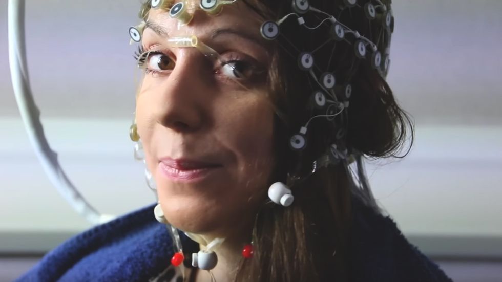 11 Thoughts Lighting Up Your Neurons When You Get An EEG Glued On Your Head