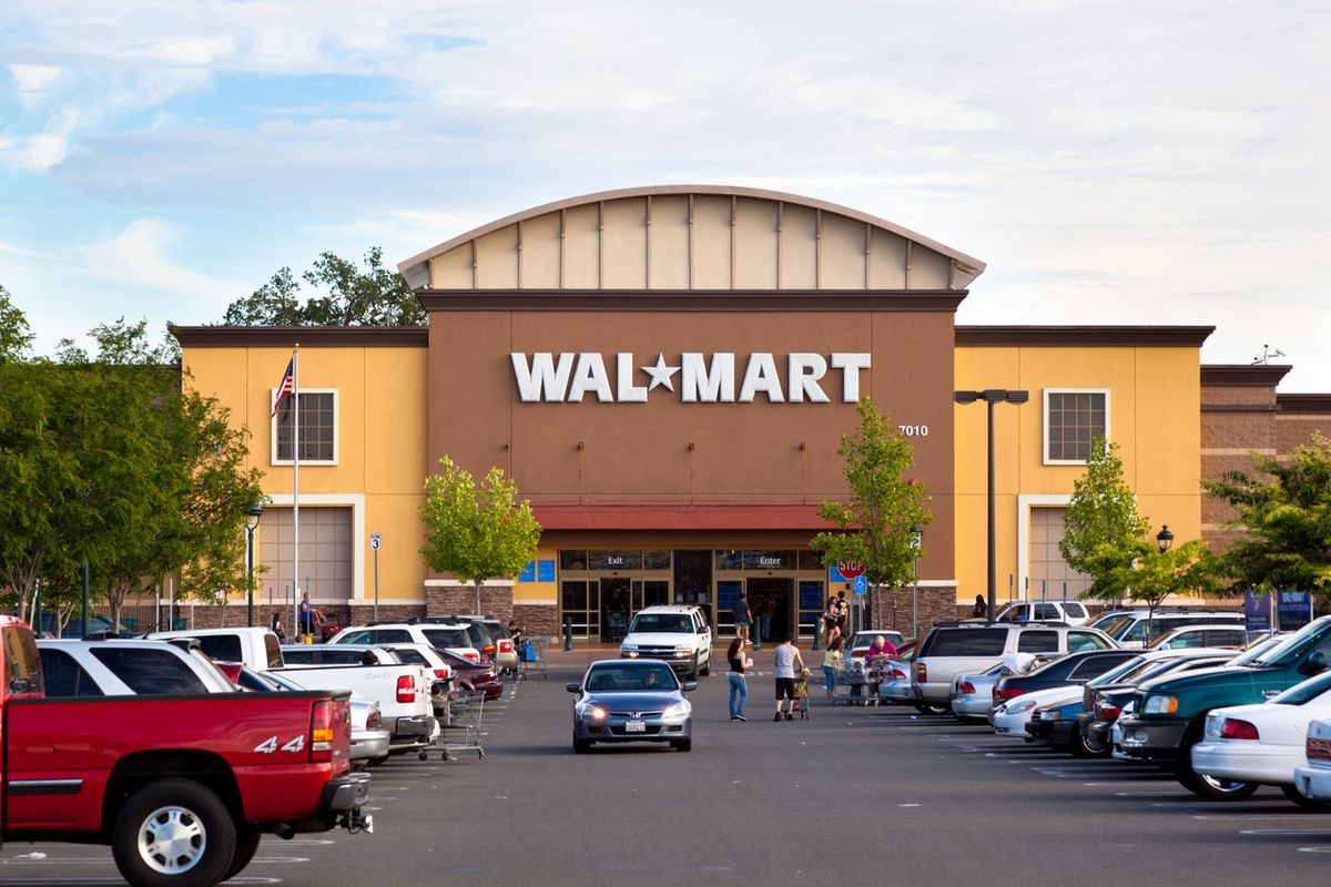 Walmart taps VR to train its employees
