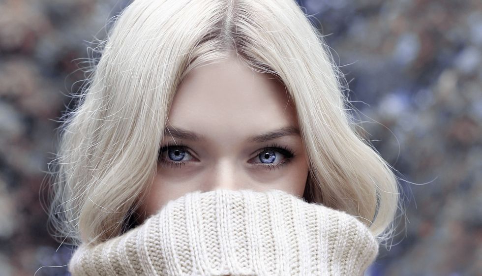 https://pixabay.com/en/winters-woman-look-blond-1919143/