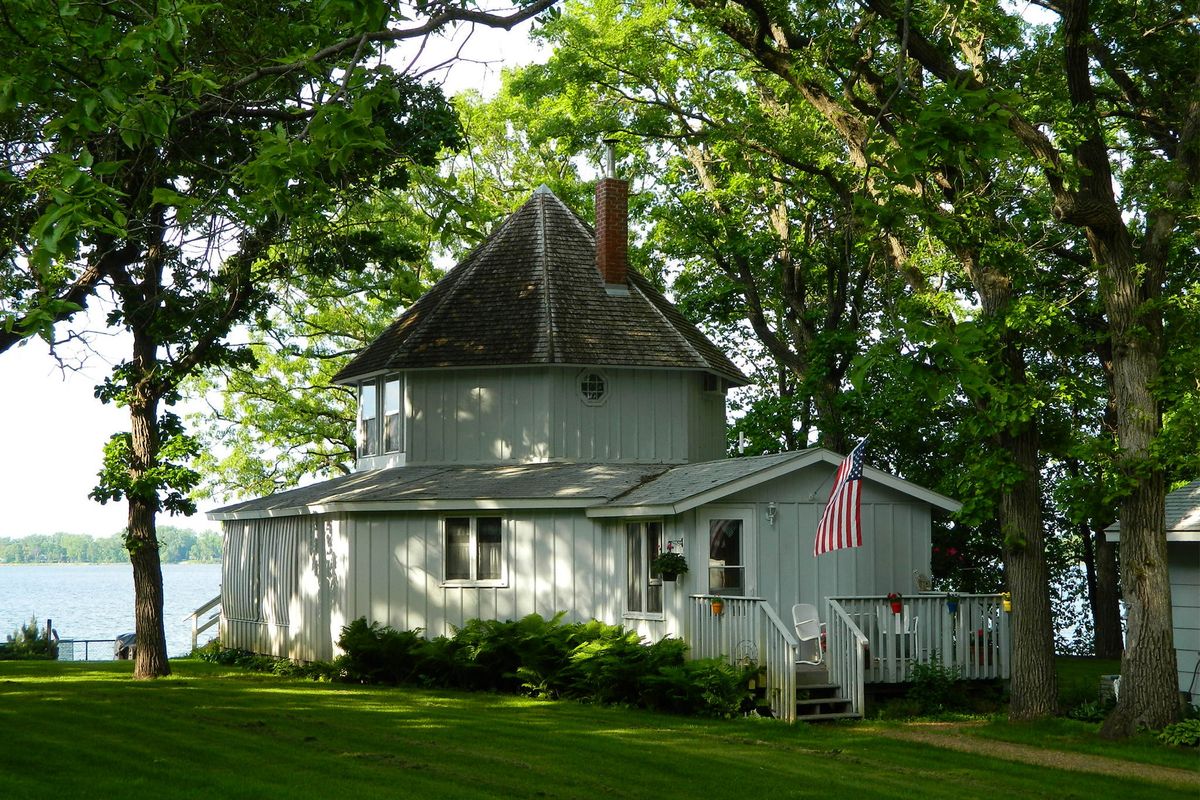 Minnesota's Hottest Free Airbnb For Caravan Migrants Is Carol's Lake House!