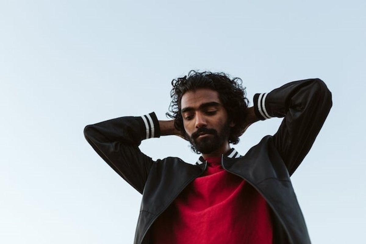 PREMIERE | Godwin Releases Atmospheric 'I Know'