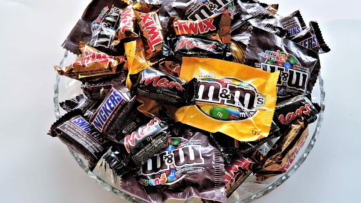 Dentists across the country are buying back kids' Halloween candy -- and sending it to the troops