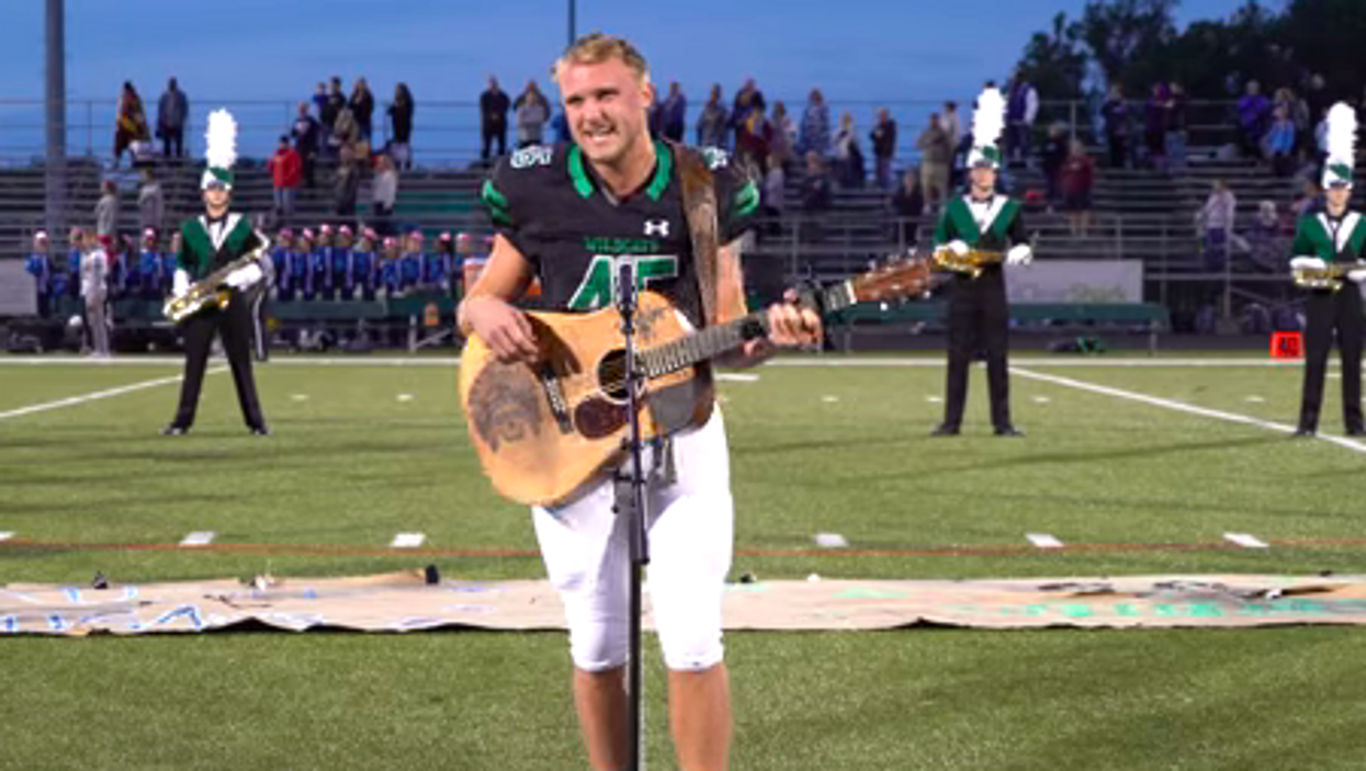 High school football player wows fans with performance of national anthem