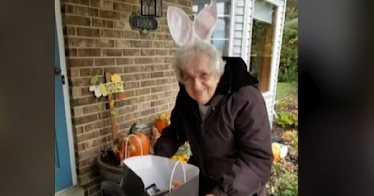 This 91-Year-Old Went Trick-Or-Treating For The First Time And Our Hearts Are Full ❤️
