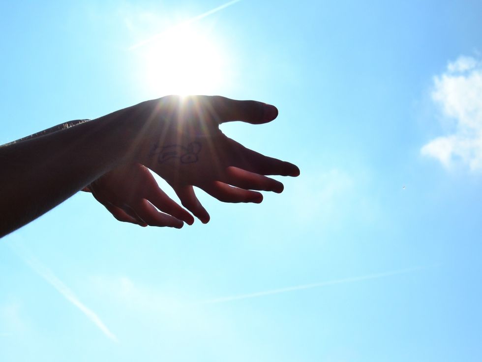 https://pixabay.com/en/hands-sun-heaven-romance-hand-god-1384735/