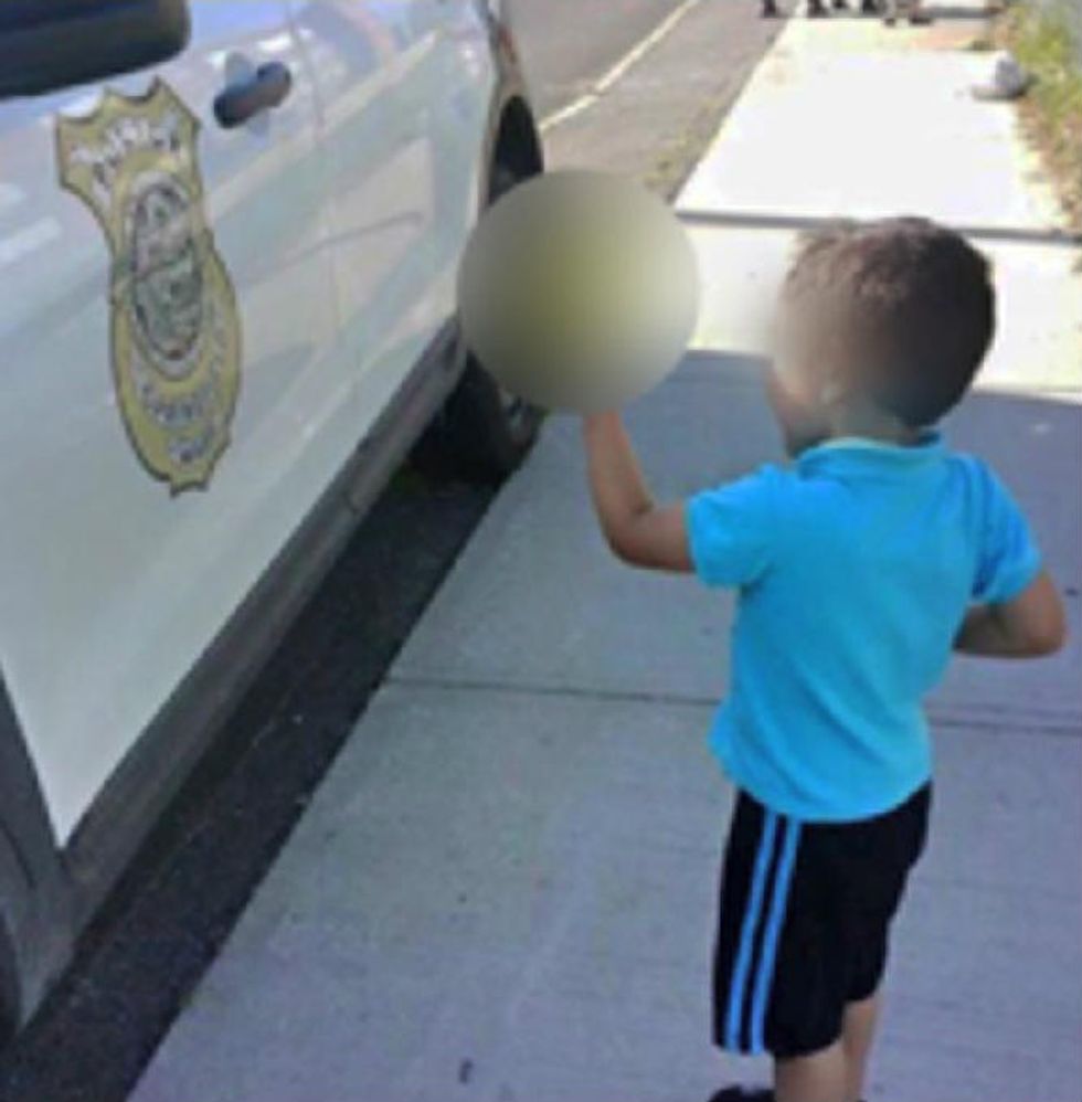 You Shouldnt Be Surprised By Officers Response To Viral Photo Of