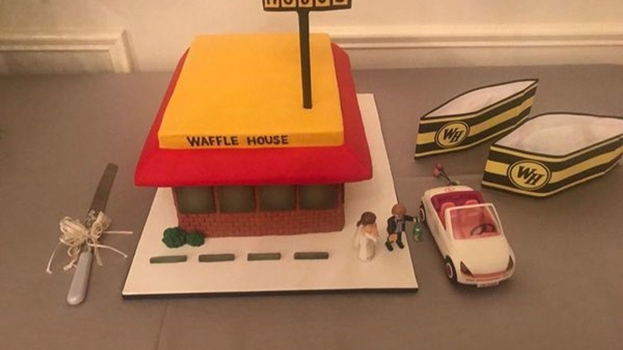 An Alabama couple had this amazing Waffle House cake at their wedding rehearsal