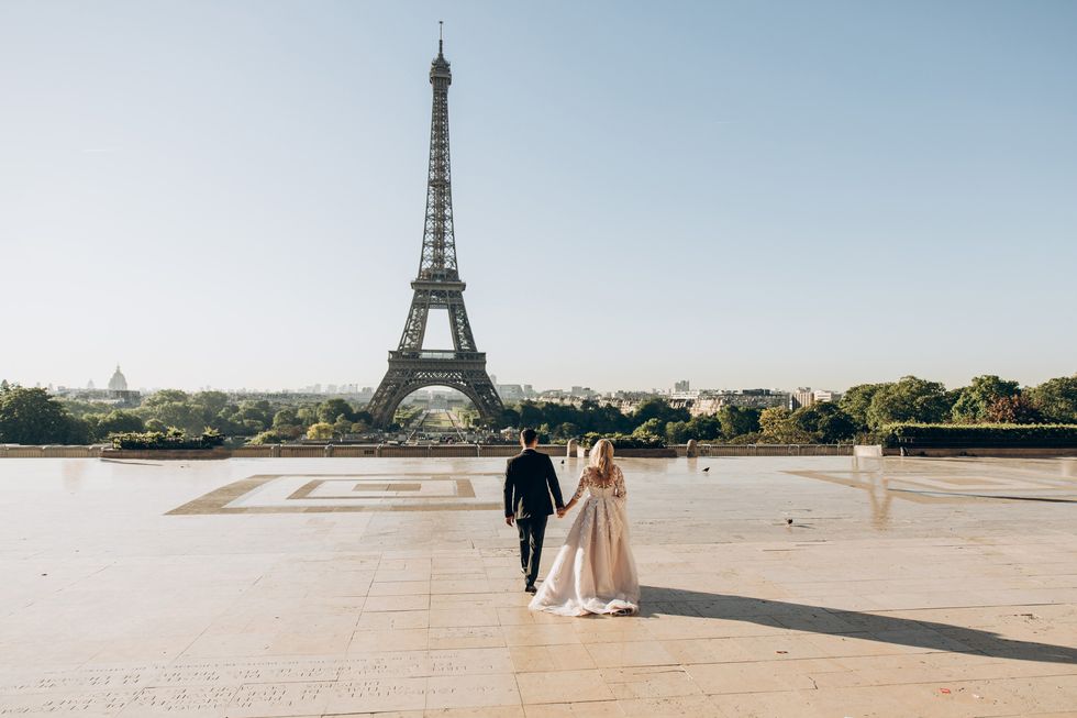 https://www.pexels.com/photo/woman-and-man-walking-in-park-in-front-of-eiffel-tower-1488315/