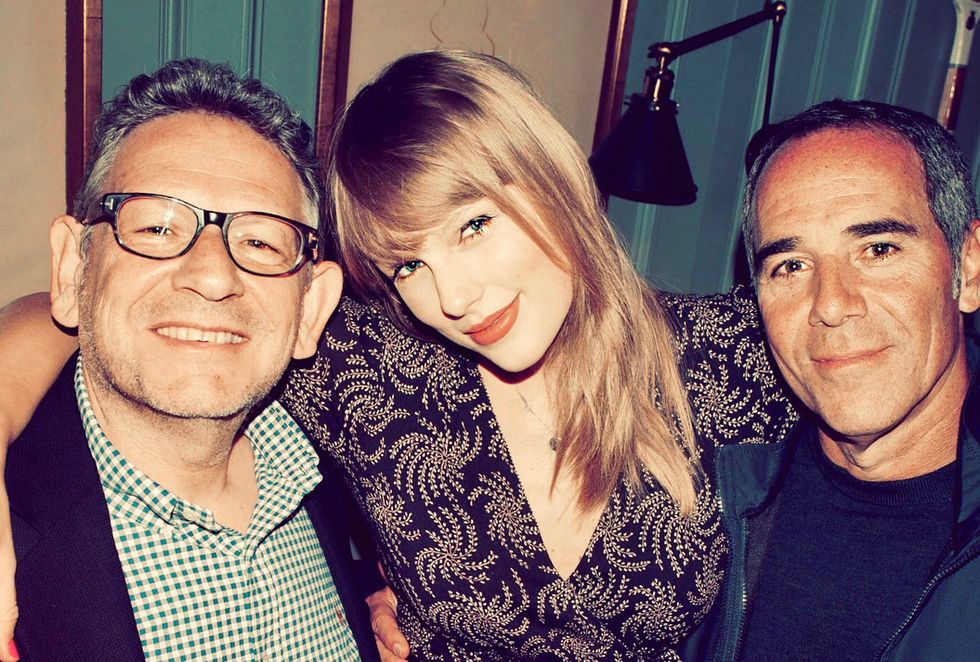 Taylor Swift Record Deal