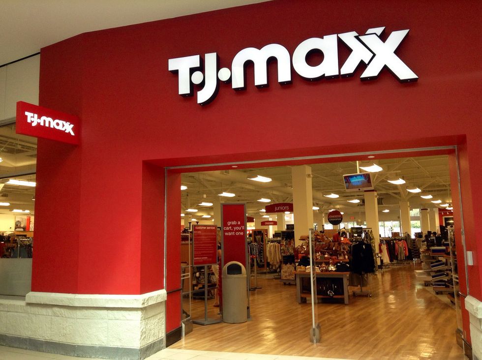 20 Thoughts That Cross The Mind Of Every Girl While Christmas Shopping At TJ Maxx