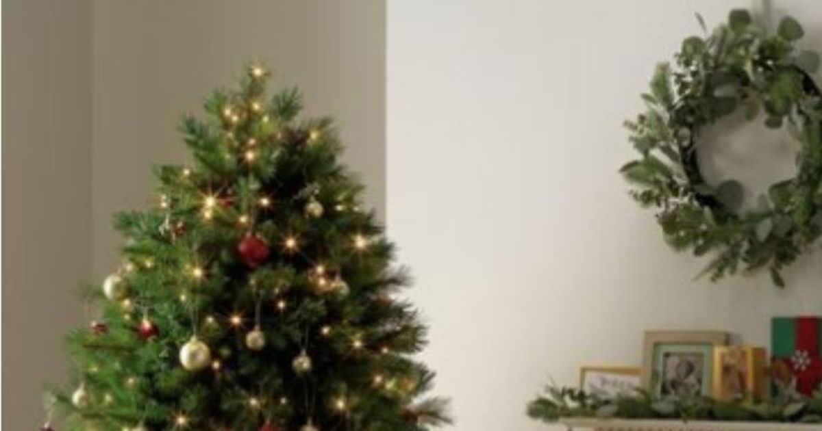 Argos Is Selling The Perfect Christmas Tree For People With Destructive Petsâ€”And We're Cheering ðŸŽ„ðŸ™Œ