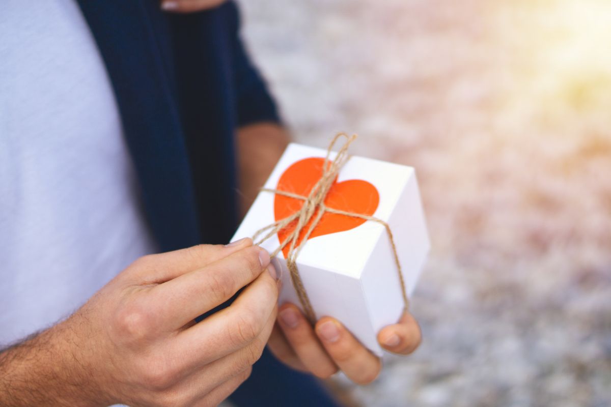 10 Great & Unique Gift Ideas for a First Gay Valentine's Day From Boyfriend to Boyfriend