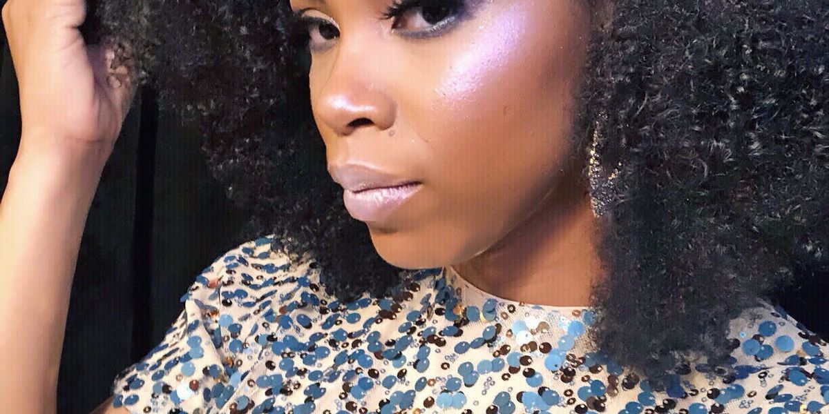 Here’s How To Pull Off Holographic Highlighters On Darker Skin