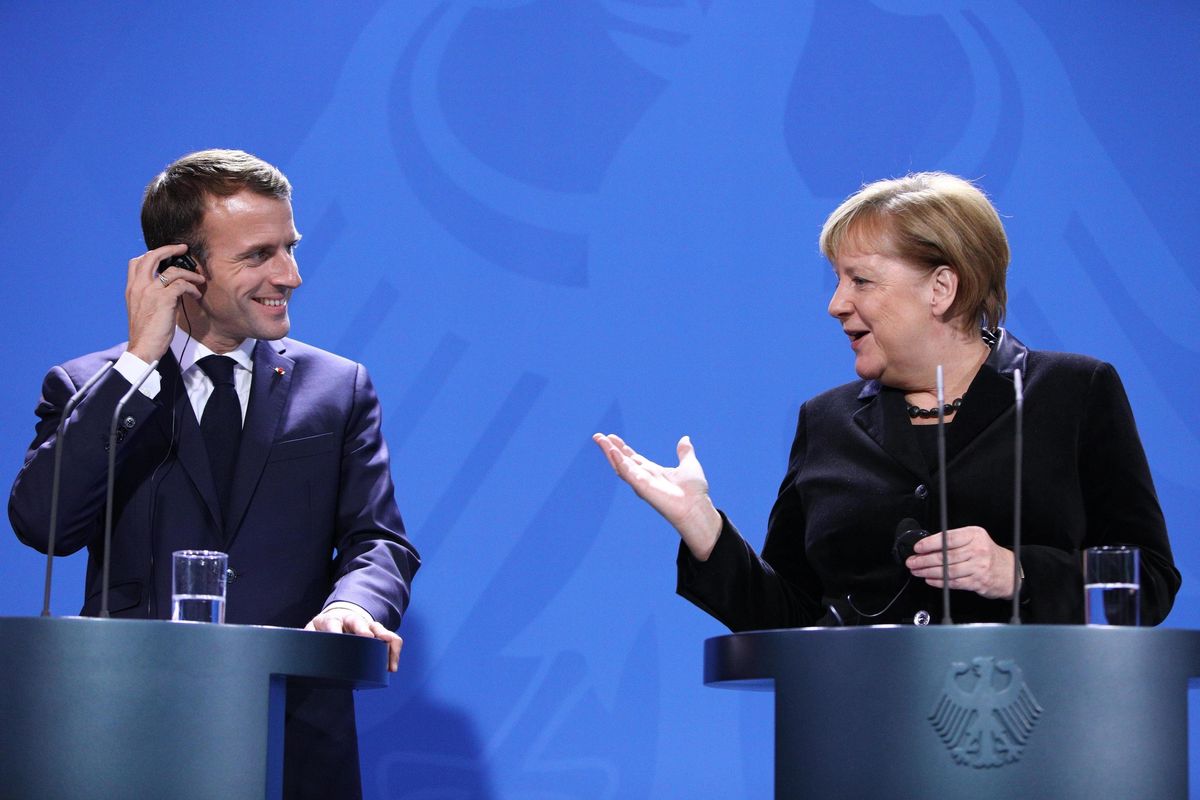 Merkel e Macron parlano italiano: «Accogliamo le esigenze di Roma»
