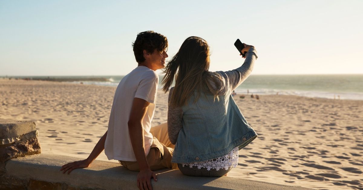 'Selfie-Seat' Solution To Tourists Dying Via Selfie Is Peak 2019