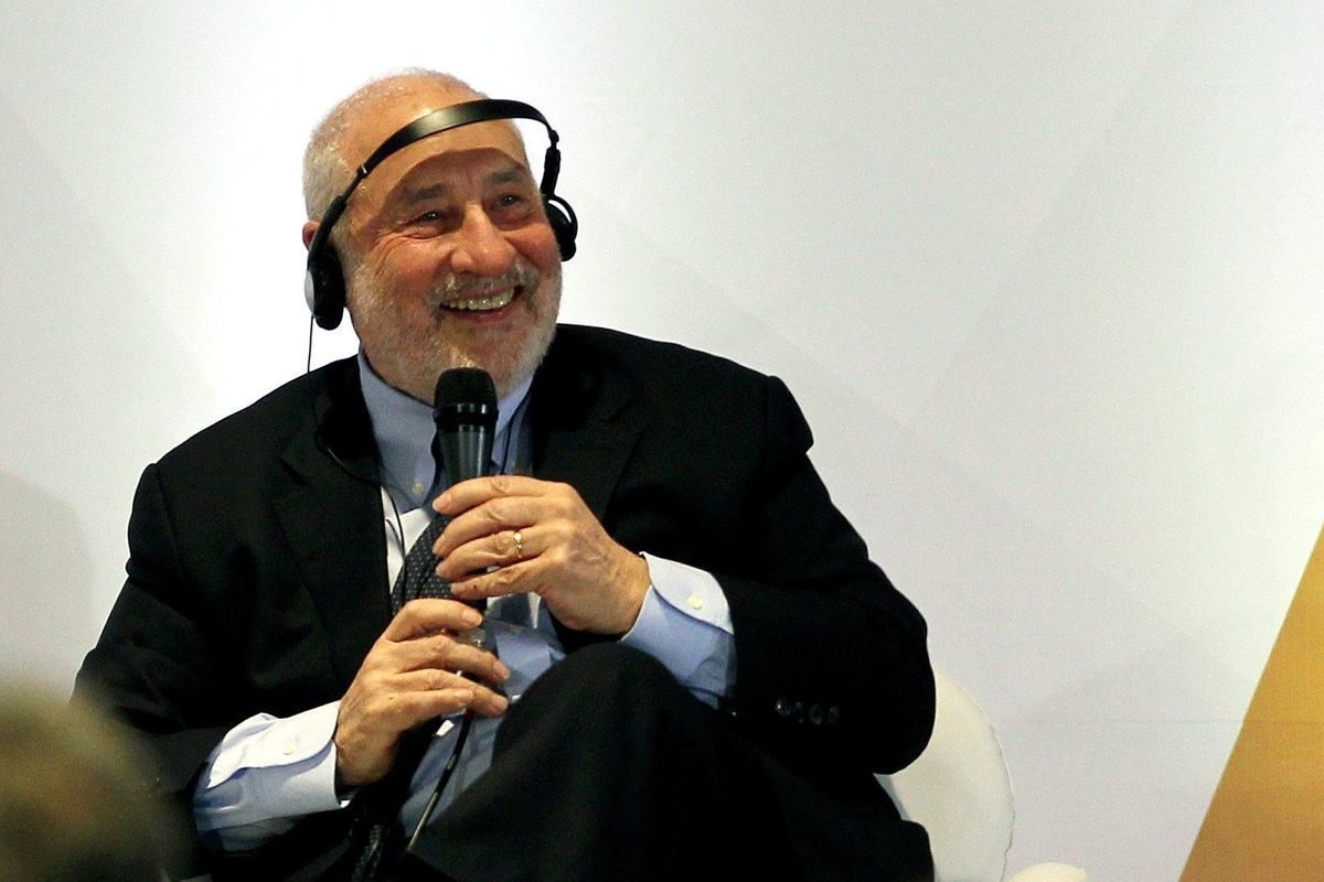 Il Nobel Stiglitz sull’euro parla come Savona