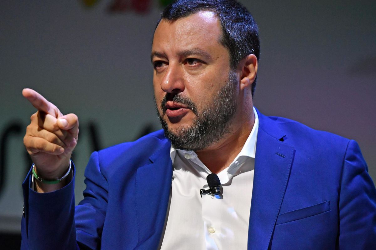 I giudici chiudono la Lega, Salvini rilancia